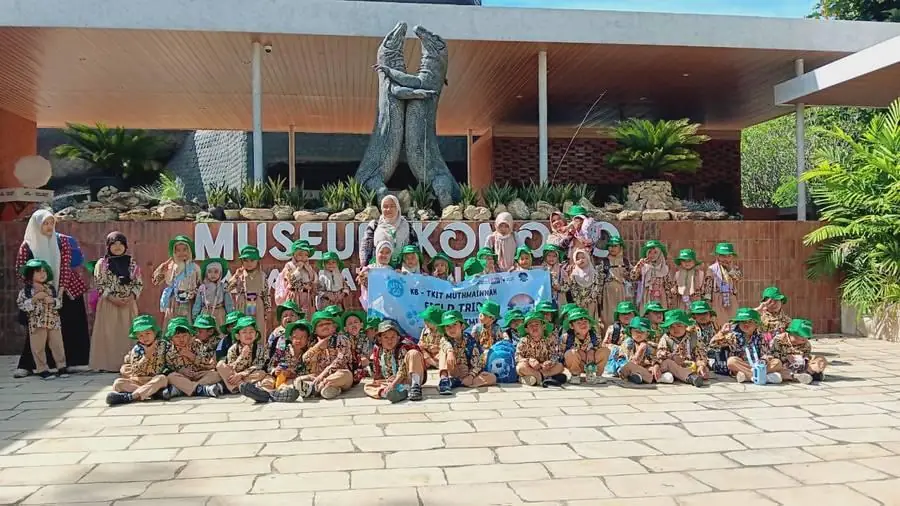 Kunjungan edukatif ke museum