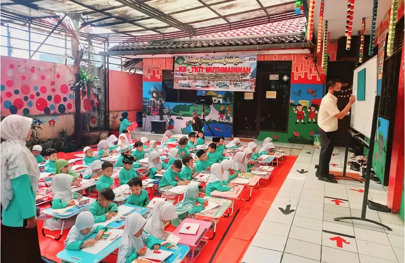 Kegiatan belajar anak KB-TKIT Muthmainnah