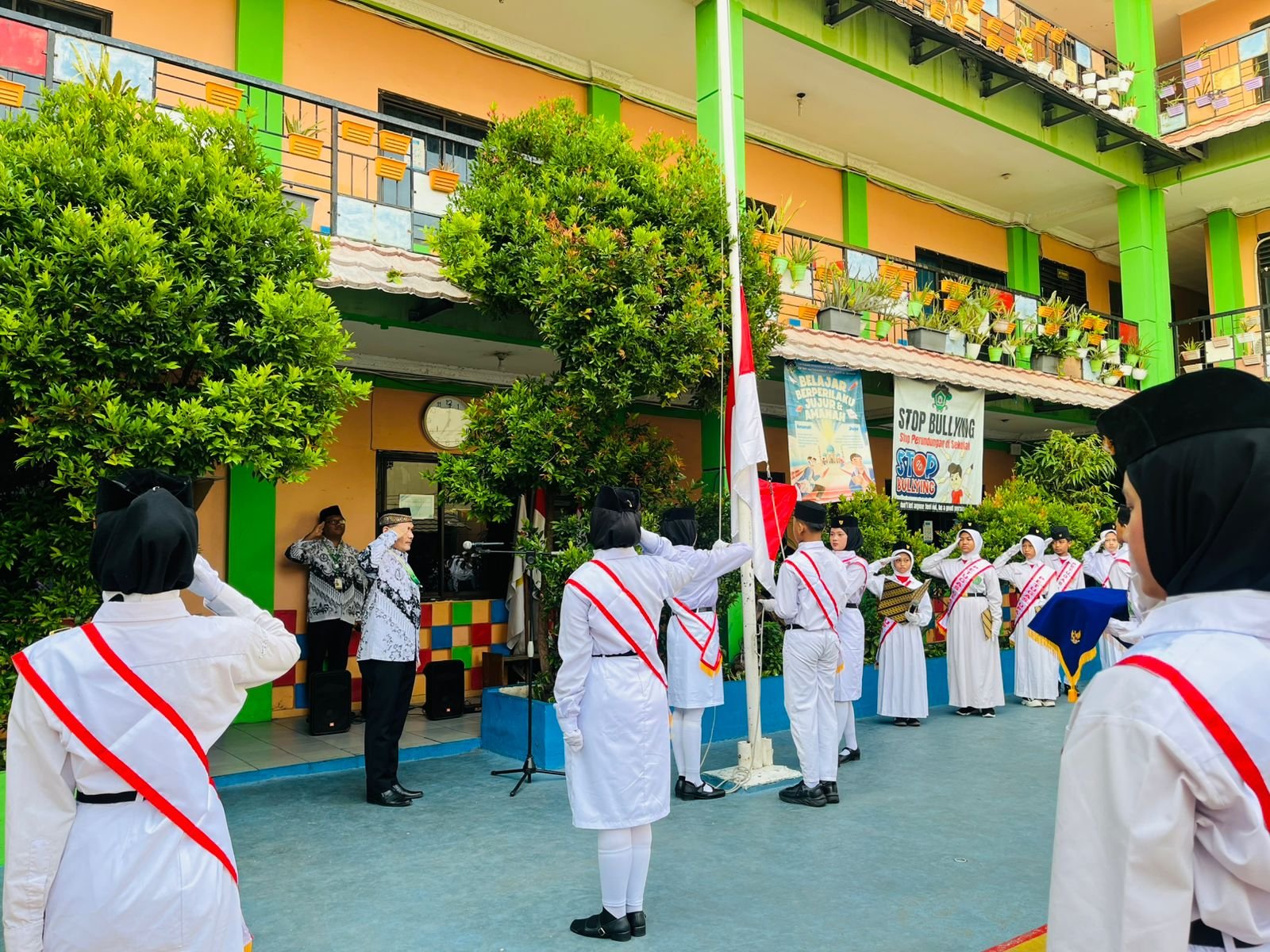 KB-TKIT MUTHMAINNAH, SDIT, dan SMPIT Al Qomar Meriahkan HUT RI ke-80