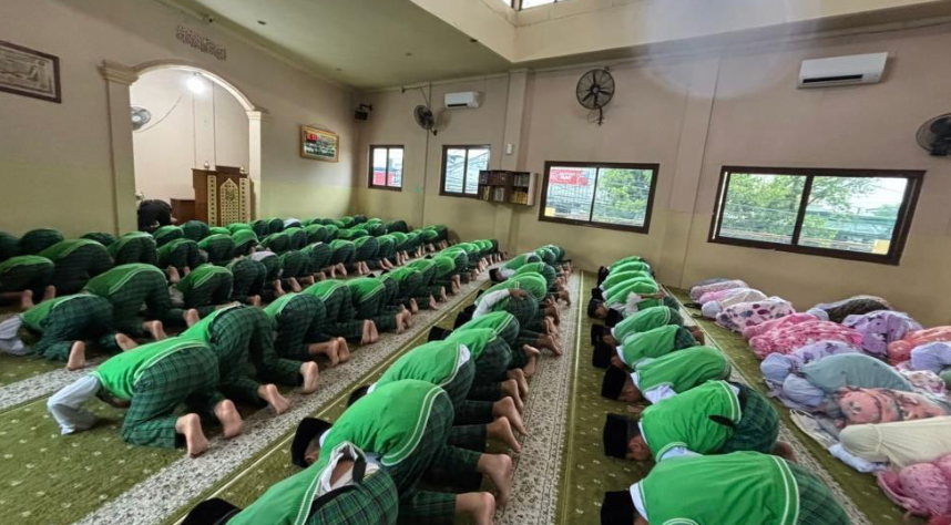 Shalat Dzuhur Berjamaah